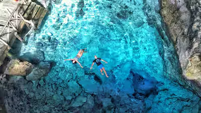 Aguas cristalinas en la cueva Padre Nuestro, Parque Nacional Cotubanamá, Bayahíbe